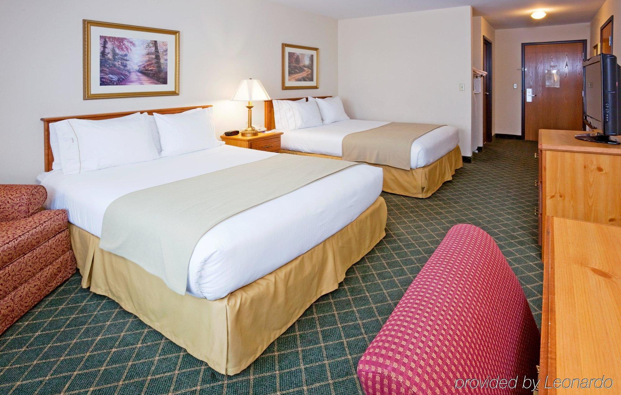 Holiday Inn Express Hotel & Suites Chanhassen By Ihg Номер фото
